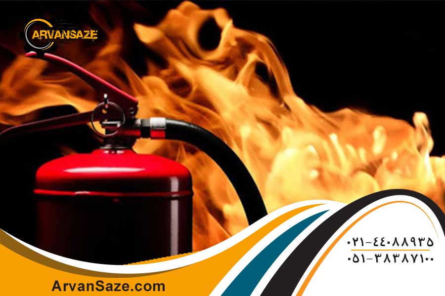 تصویر شعله های آتش و یک کپسول آتش نشانی